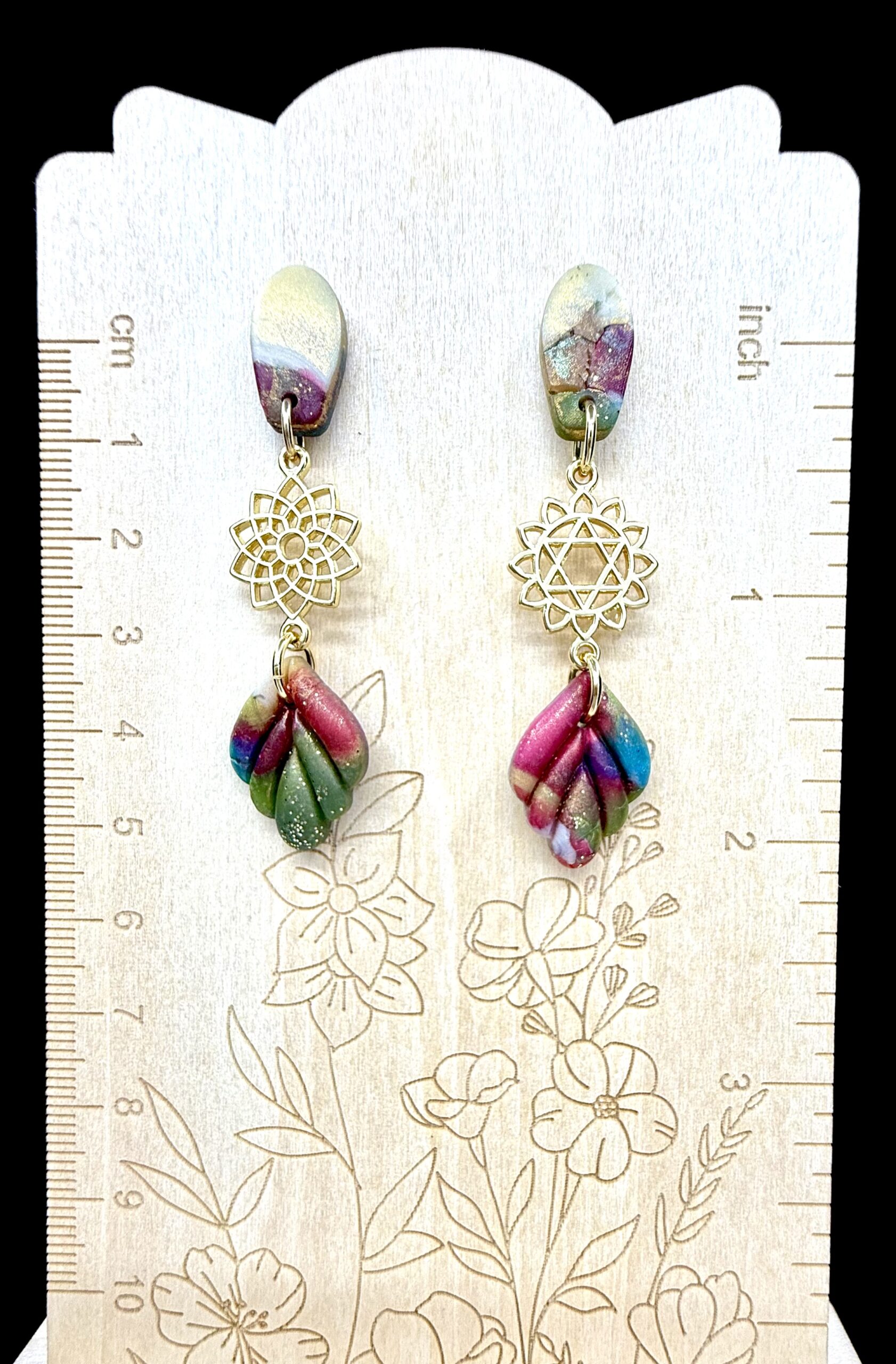 Muddled Crimson Dangle Earrings - Image 3