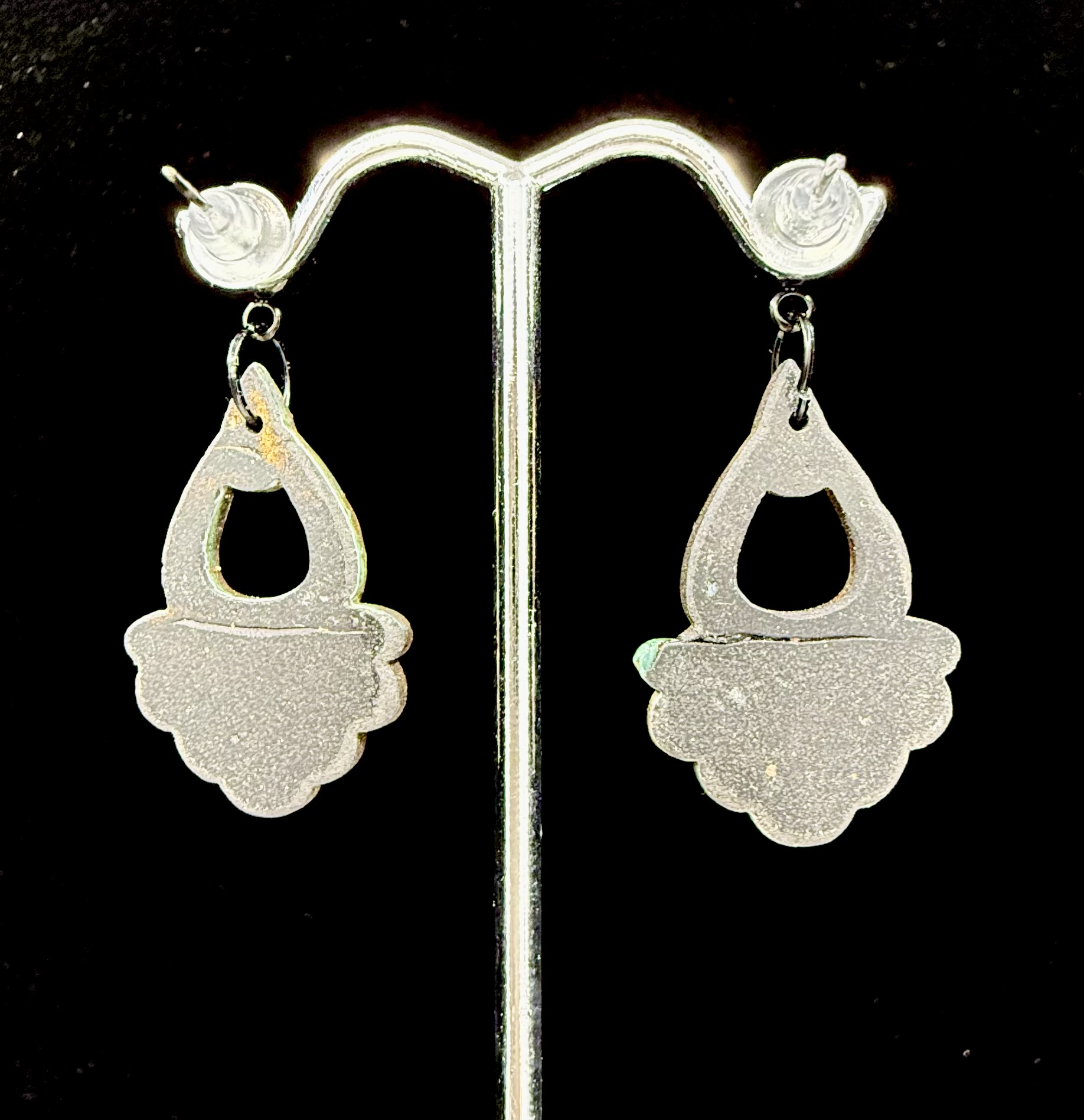 Retro Luxe Fan Drop Earrings - Image 2