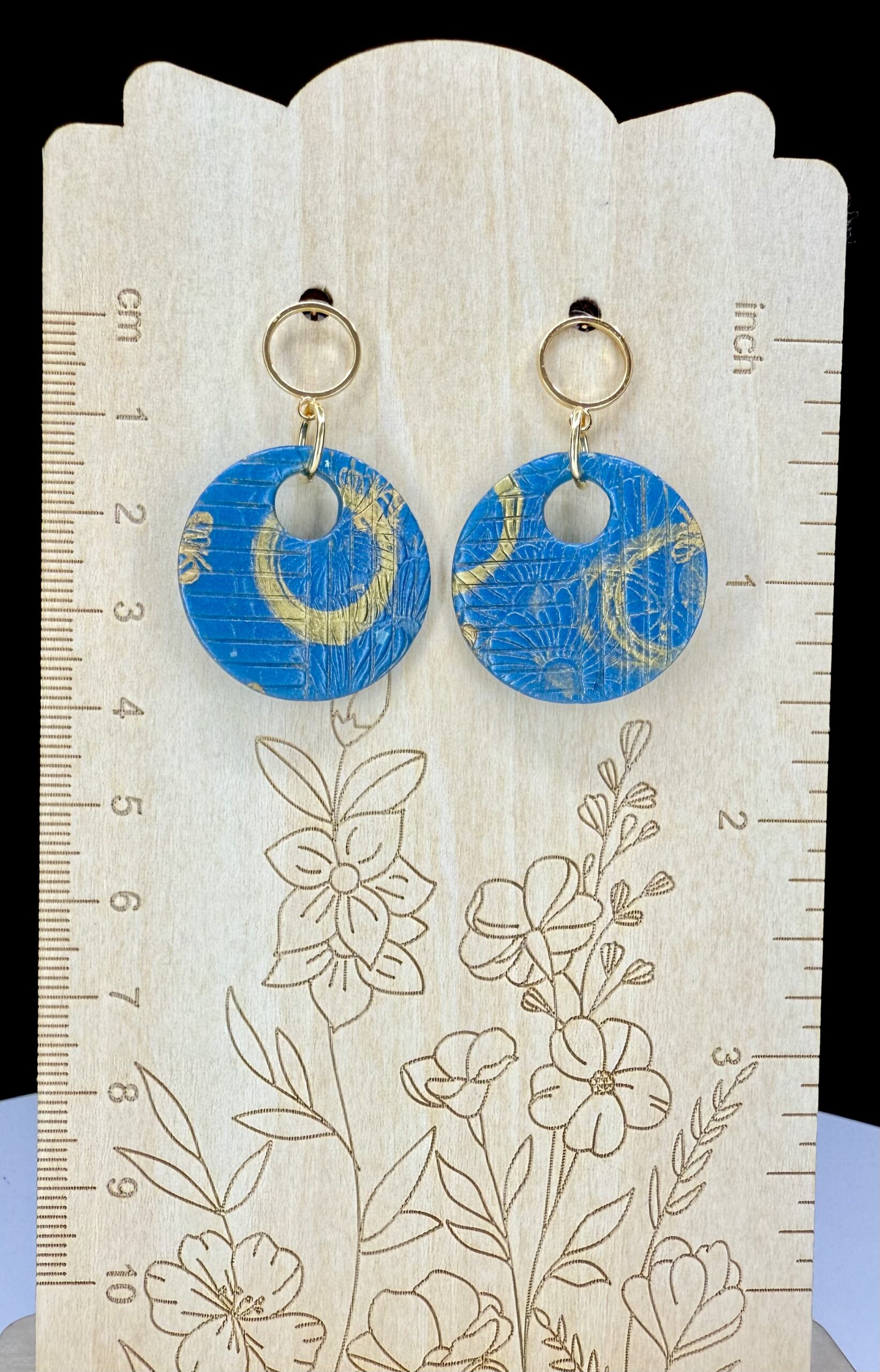 SkyBright Bee Round Short Drop Earrings - Image 3