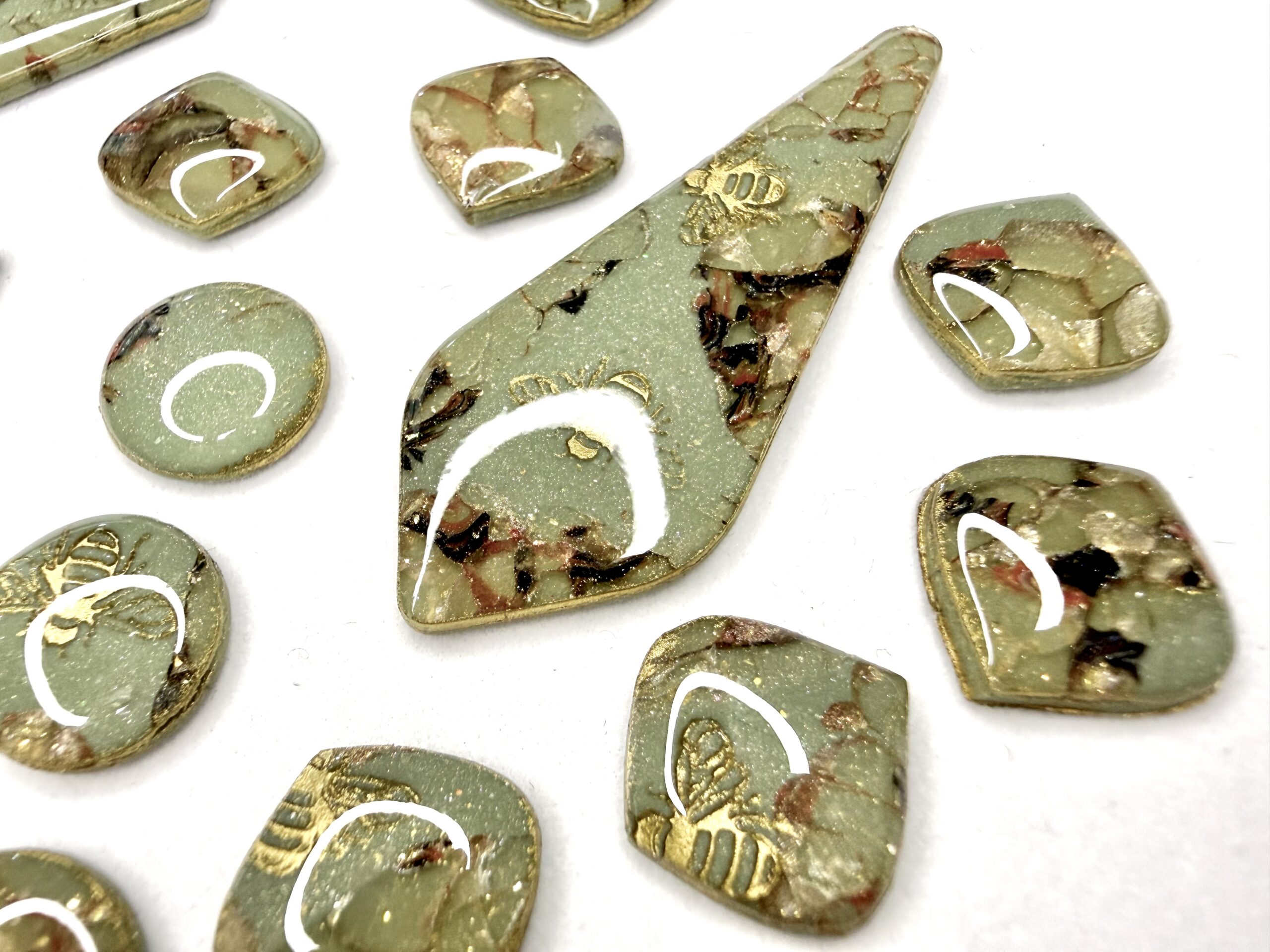 Leave It To The Bees Cabochons - Image 4